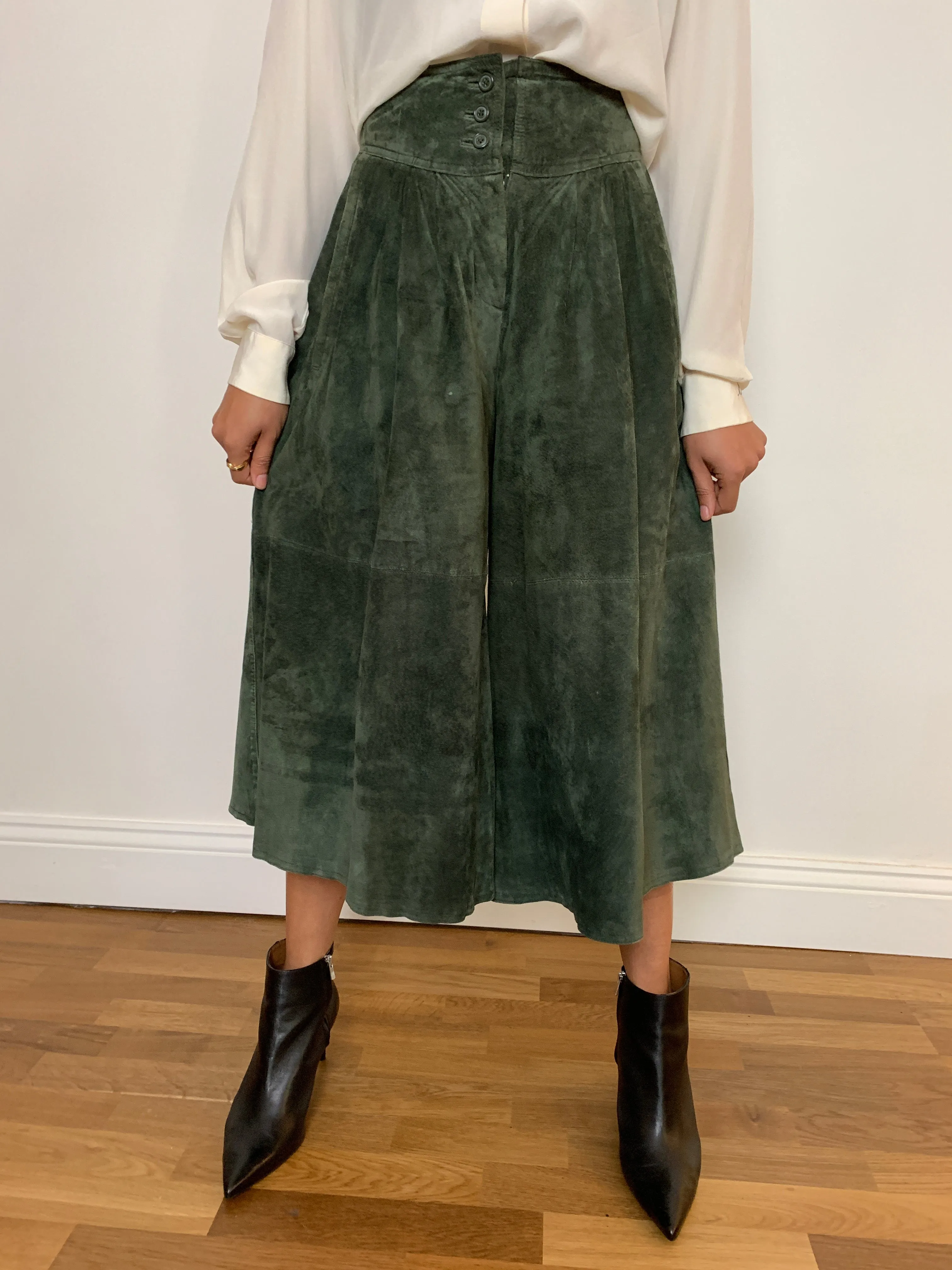 Vintage 1980s suede culottes