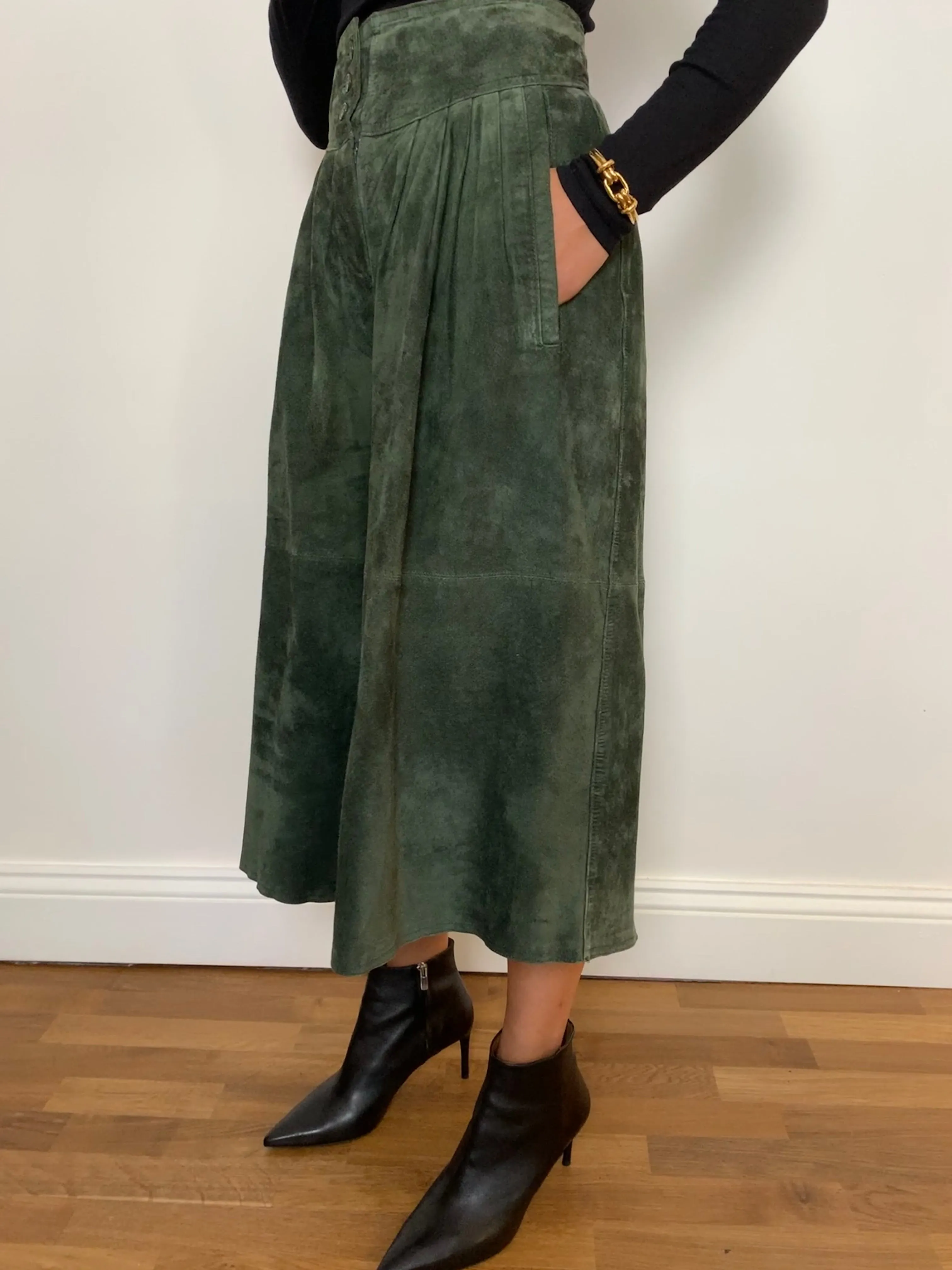 Vintage 1980s suede culottes